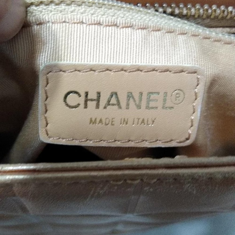 CHANEL Gold Chocolate Bar Tote Bag - Picture 12 of 13